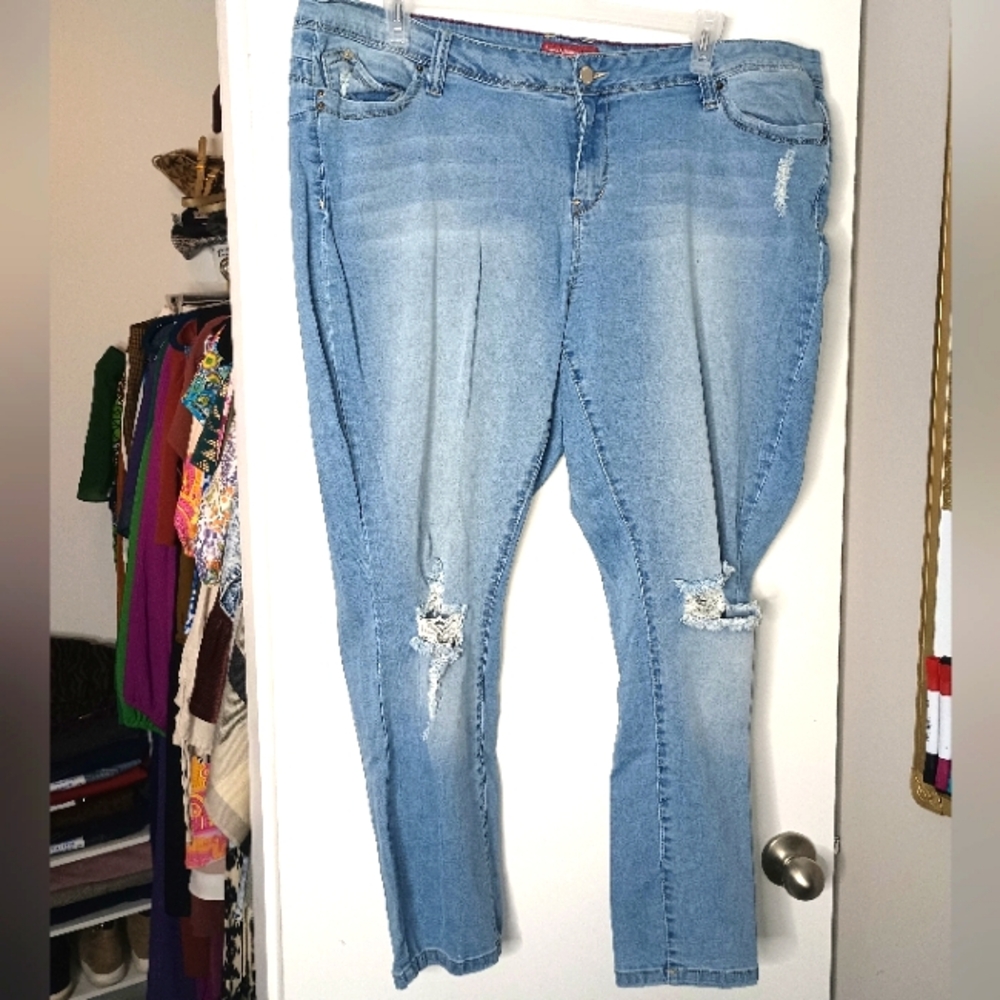 YMI WannaBetaButt? Distressed Jeans